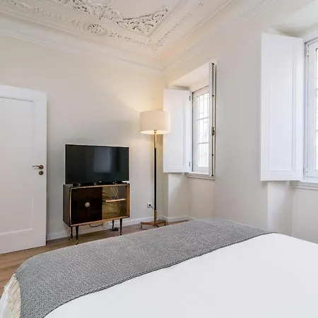 Guestready - Elegant With Private Terrace In Martires Da Patria * Lisbon