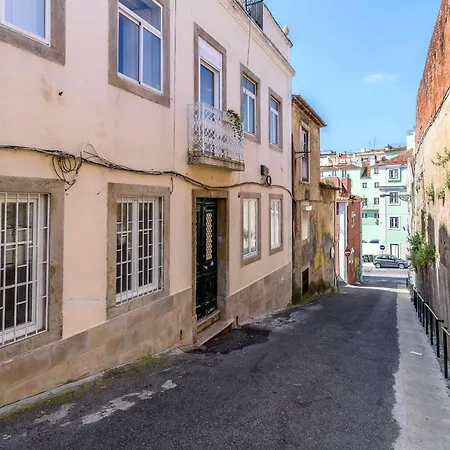 Guestready - Elegant With Private Terrace In Martires Da Patria Lisbon
