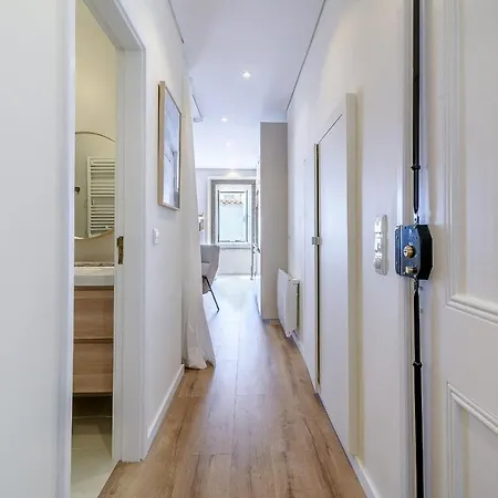 Guestready - Elegant With Private Terrace In Martires Da Patria Lisbon